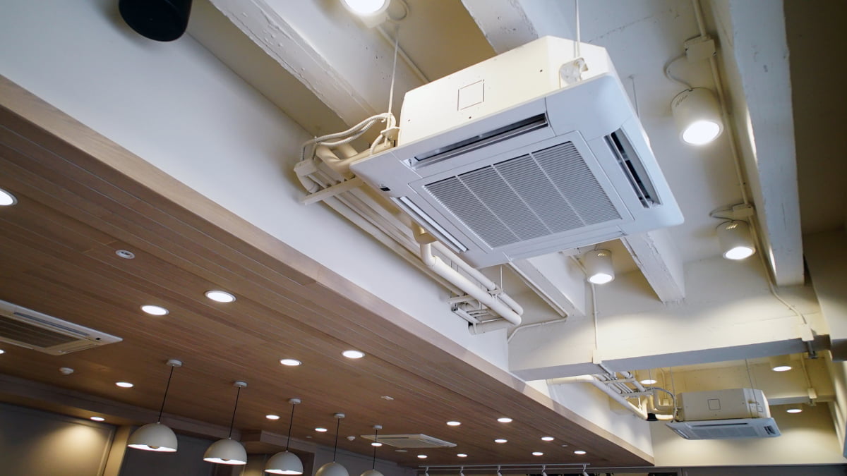 Ceiling cassette air conditioning unit used for cooling large areas